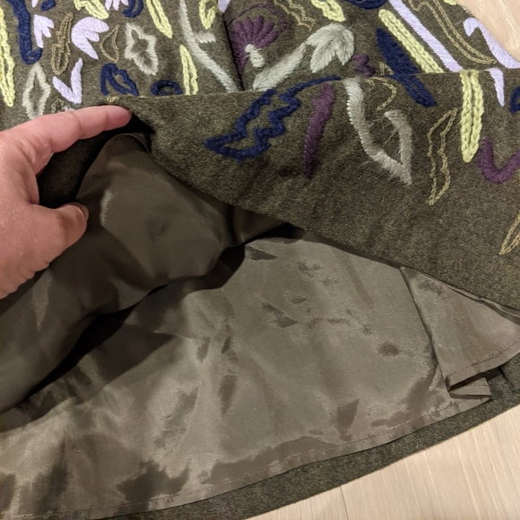 Beautiful Wool midi skirt - Picture 3 of 8